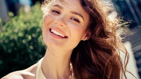 Πώς να επαναφέρεις το φυσικό χρώμα των μαλλιών σου