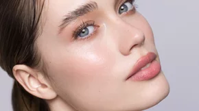 Πούδρα και baby oil: Κάνουν θαύματα στο skincare - πώς να τα χρησιμοποιήσεις