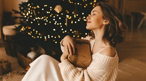 Χριστούγεννα για ενήλικες: Πώς να ζήσεις τις γιορτές με λιγότερο άγχος και περισσότερη χαρά