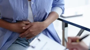 Στο κόκκινο οι γαστρεντερικοί καρκίνοι σε νέους - Τι κρύβεται πίσω από την έκρηξη των διαγνώσεων