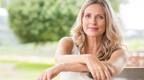 Αυτό είναι το νέο No.1 συστατικό που πρέπει να έχει η κρέμα ματιών σου μετά τα 40