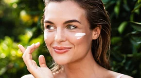 3 δροσιστικές DIY μάσκες | Το beauty secret που φτιάχνεις στην κουζίνα σου