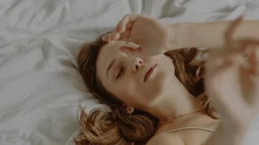 Πώς να ξυπνήσεις ακόμα πιο όμορφη και λαμπερή