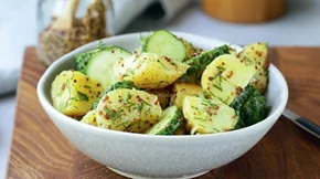 Πατατοσαλάτα με αυγό και τυρί: Νόστιμη και θρεπτική σαλάτα, ιδανική για το κυρίως γεύμα