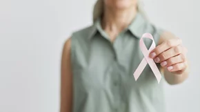 Καρκίνος του μαστού μετά την εμμηνόπαυση: Το 40% των ορμονικά θετικών περιπτώσεων συνδέεται με αυτό το χαρακτηριστικό