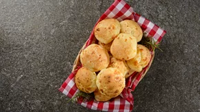 Αφράτα τυροψωμάκια ιδανικά για όσους έχουν υψηλή αρτηριακή πίεση