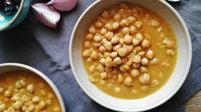 Ρεβιθάδα με κουρκουμά και άλλες 3 συνταγές, ιδανικές για το χειμερινό τραπέζι