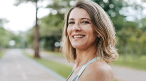 5 αλλαγές στον τρόπο ζωής που μπορούν να προσθέσουν στις γυναίκες 14 χρόνια ζωής (ακόμα και αν τις κάνεις μετά τα 50)