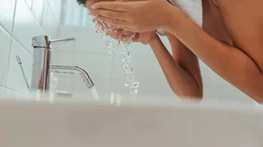 Πώς θα αντιμετωπίσεις τις ορμονικές αλλαγές στην επιδερμίδα σου;