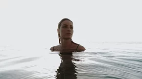 Γιατί το κολύμπι στη θάλασσα θεωρείται θεραπευτικό;