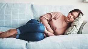 8 τροφές που θα σε βοηθήσουν με τους πόνους περιόδου