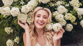 Μήπως η προσπάθειά σου να είσαι χαρούμενη σε εξαντλεί; Δες γιατί!