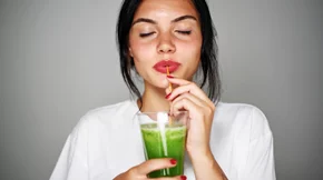 Πώς τα smoothies σε βοηθούν να χάσεις τα περιττά κιλά