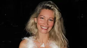 Άριελ Κωνσταντινίδη: Η νεανική πινελιά στα μαλλιά της που την κάνει να δείχνει 10 χρόνια νεότερη