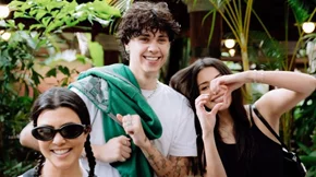 Γιατί οι πλούσιοι άνθρωποι είναι πιο πιθανό να έχουν πολύ ψηλά παιδιά;