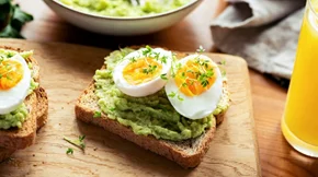 21 τροφές με πρωτεΐνη χωρίς λιπαρά που θα σε χορτάσουν και θα βοηθήσουν το αδυνάτισμα