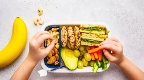 Να νηστέψει το παιδί; Η κλινικός διαιτολόγος Δήμητρα Γλυνού απαντά