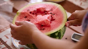 Το πιο υποτιμημένο μέρος του καρπουζιού με ισχυρά αντιοξειδωτικά και αμινοξέα