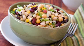 Μαυρομάτικα φασόλια σαλάτα από την Αργυρώ Μπαρμπαρίγου