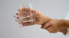 Οι ειδικοί προειδοποιούν: Ένας κρυφός κίνδυνος συνδέεται με μελλοντική εμφάνιση Πάρκινσον