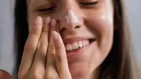 Η πιο κατάλληλη skincare ρουτίνα για τα πρώτα κρύα του φθινοπώρου