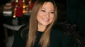 ''Με ρωτάτε αν έχει αλλάξει κάτι στο πρόσωπό μου": Η Νάνσυ Ζαμπέτογλου για τη θεραπεία ομορφιάς που κάνει