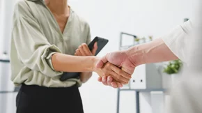 8 ερωτήσεις που πρέπει να κάνεις στον εαυτό σου πριν δεχτείς μια δουλειά