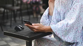 Είσαι 50+; Η τεχνολογία σε κρατάει νέα - Πώς το smartphone μπορεί να βοηθήσει τον εγκέφαλό σου;