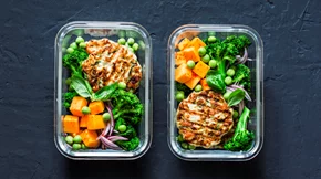 Ακολουθείς διατροφή χωρίς γλουτένη; Τότε αυτό το μπιφτέκι κοτόπουλου είναι η τέλεια λύση για τα γεύματά σου!