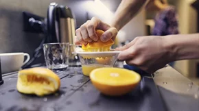 Νέα έρευνα: Το εκπληκτικό όφελος του χυμού πορτοκαλιού εκτός από τη βιταμίνη C