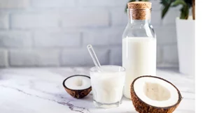 Γάλα καρύδας: Τα οφέλη και όλα τα θρεπτικά στοιχεία του φυτικού "γάλατος"