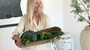 Η "πιο σέξι Αμερικανίδα χορτοφάγος πάνω από τα 50" μάς αποκαλύπτει όλα τα μυστικά αντιγήρανσης