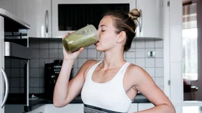 5 τρόφιμα ιδανικά για να προσθέτεις στο πράσινο smoothie αποτοξίνωσης