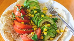 Πώς οι vegans κερδίζουν τη "μάχη" των πρωτεϊνών; Το μυστικό συστατικό σύμφωνα με νέα έρευνα