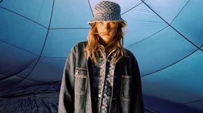 Η Pull & Bear σου δείχνει πως θα φορέσεις τα πιο φαντεζί denim ρούχα το φθινόπωρο του 2021