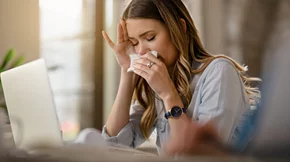 Κρυολόγημα και ιώσεις: Πώς θα θωρακιστείς για να είσαι υγιής στις γιορτές;