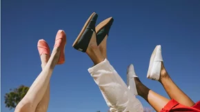 Η TOMS δημιουργεί το πρόγραμμα TOMS 10x10 και συνεργάζεται με οργανισμούς που επικεντρώνονται στην ψυχική υγεία