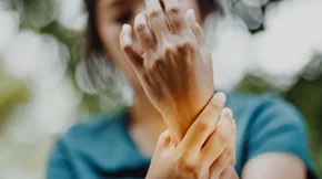 Ρευματικά νοσήματα: Η πρόεδρος της Ελληνικής Εταιρείας Αντιρευματικού Αγώνα μιλά για τη διατροφή στη νόσο