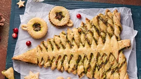 Πώς θα φτιάξεις γιορτινή σφολιάτα σαν χριστουγεννιάτικο δέντρο