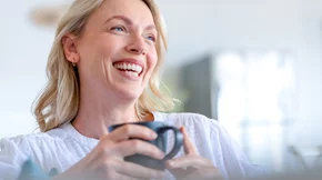 Η εμμηνόπαυση επηρεάζει το στόμα - 3 συμπτώματα που πρέπει να προσέξεις