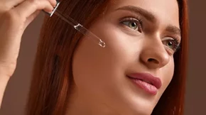 5 ισχυροί αντιγηραντικοί οροί για θεαματικά αποτελέσματα κατά των ρυτίδων