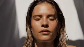 Χημικό peeling προσώπου: Η θεραπεία που καταπολεμά τις ατέλειες του δέρματος