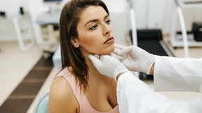 Πότε απαιτείται δεύτερη χειρουργική επέµβαση θυρεοειδούς σε έναν ασθενή που έχει ήδη χειρουργηθεί;