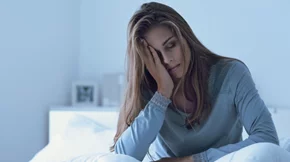 Ροχαλητό: 10 φυσικοί τρόποι για πιο ήσυχο ύπνο