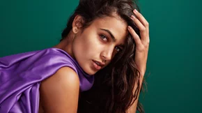 Λεκές από βαφή μαλλιών στο δέρμα; Οι φυσικοί τρόποι για να τον εξαφανίσεις