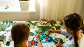 5 δημιουργικές ασχολίες που μπορείς να κάνεις στο σπίτι με τα παιδιά σου