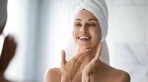 Γιατί είναι τόσο σημαντικός ο διπλός καθαρισμός στο πρόσωπό σου; Το viral βίντεο που θα σε πείσει