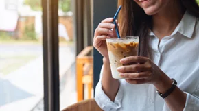 5 πρωινές συνήθειες που "καίνε" λίπος όλη τη μέρα