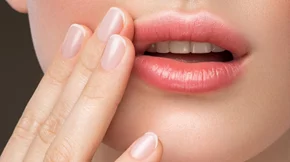 Τα καινοτόμα προϊόντα που σμιλεύουν μοναδικά τα χείλη και αναδεικνύουν την ομορφιά κάθε γυναίκας