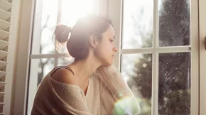 "Μα, δε φαίνεσαι να έχεις κάτι" - Η εξομολόγηση μιας κοπέλας σαν εμάς που πάσχει από μια "αόρατη" ασθένεια